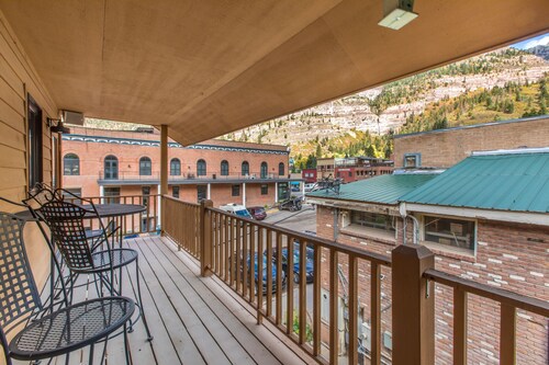 Charming Top Floor Downtown Ouray Retreat | Spectacular Views