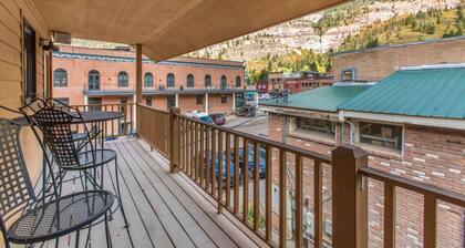 Charming Top Floor Downtown Ouray Retreat | Spectacular Views