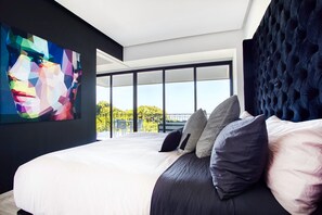 2 bedrooms, iron/ironing board, internet, bed sheets
