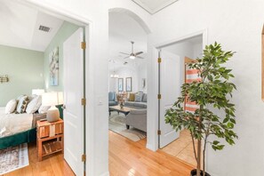 テレビ、書斎 / ワークスペース