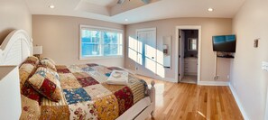 4 bedrooms, desk, iron/ironing board, travel cot