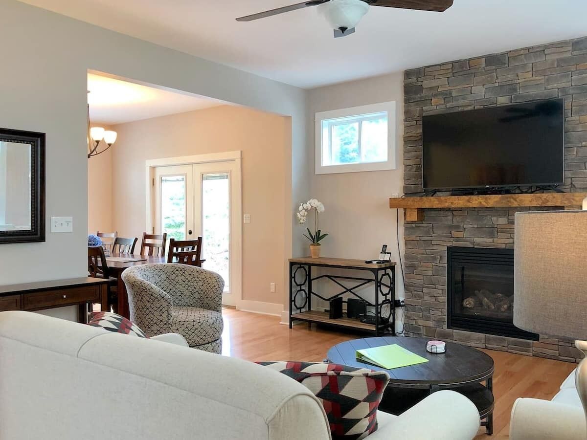 Televisor intel·ligent, llar de foc, videojocs i reproductor de DVD 