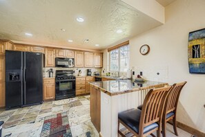 House, 3 Bedrooms | Private kitchen | Stovetop - Foxpoint Cottage 3 Bedroom Townhouse by RedAwning (Park City)
