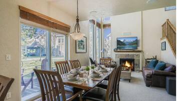 Condo, 3 Bedrooms | Dining