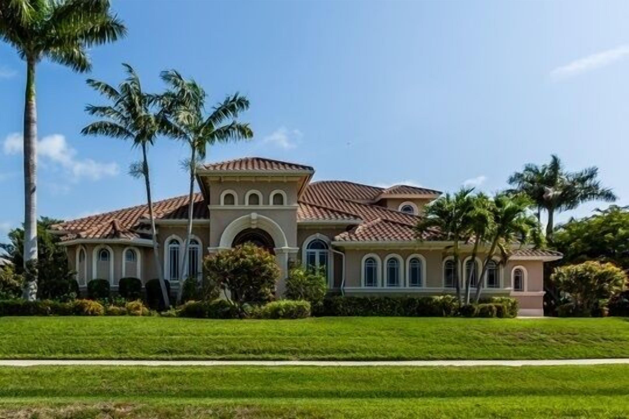 Water font Home! 2 week minimum stay required