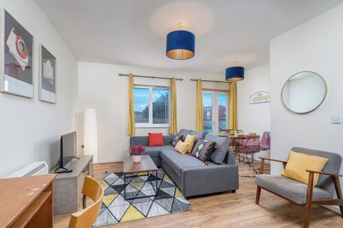 Cozy 2 bed Room Flat, Walking Distance From Excel