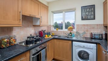 Refrigerador, microondas, horno, placa de cocina