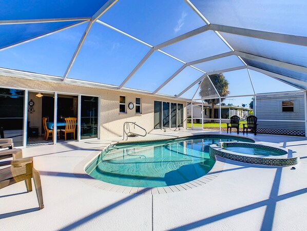 Outdoor pool, a heated pool - Incredible Whole Condo with Heated Pool and Jacuzzi Next to Venice Island/Beach (Venice)