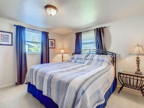 2 bedrooms, in-room safe, iron/ironing board, free WiFi - Incredible Whole Condo with Heated Pool and Jacuzzi Next to Venice Island/Beach (Venice)