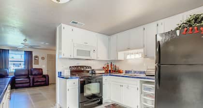 Incredible Whole Condo with Heated Pool and Jacuzzi Next to Venice Island/Beach