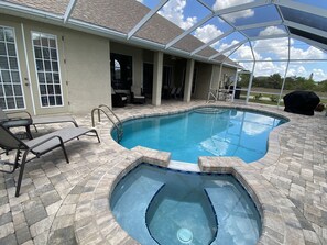 حمّام سباحة مُدفَّأ