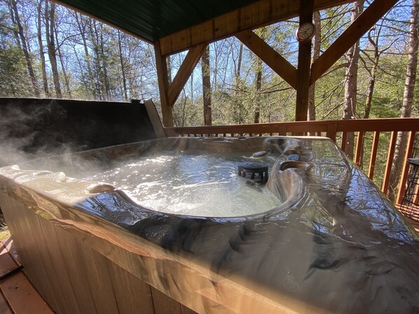 Outdoor spa tub