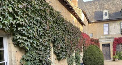 Quiet, comfortable studio 35M2 facing manicured garden 15km from La Fleche zoo