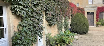 Quiet, comfortable studio 35M2 facing manicured garden 15km from La Fleche zoo