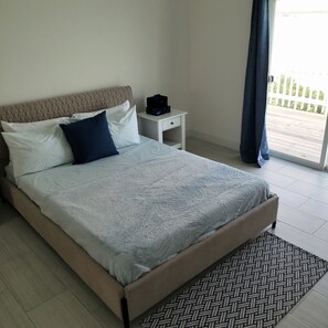 4 bedrooms, desk, iron/ironing board, free WiFi - Stunning 4 bedroom Villa on Chalk Sound! (Chalk Sound)