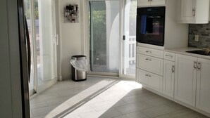 Private kitchen - Stunning 4 bedroom Villa on Chalk Sound! (Chalk Sound)