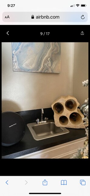 Microwave, dishwasher, coffee/tea maker, cookware/dishes/utensils