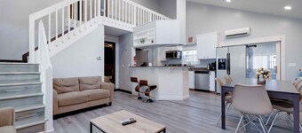 Luxury Mountain Home 5BD/3BA, AC, 3 Min to Pool, Near Major Pocono Attractions.