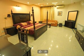 豪華雙人或雙床房 | 書桌、熨斗/熨衣板、免費無線上網、床單