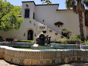 المنشأة من الخارج