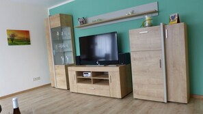 Interior - 4 star FEWO on the ground floor, parking lot and wallbox, sep. Entrance, terrace, beach chair (Boppard)