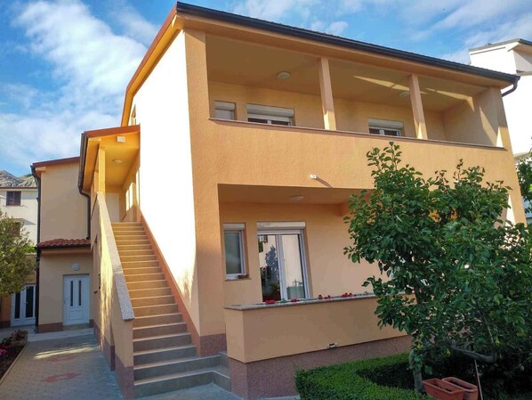 Exterior - Holiday apartment in the quiet side of the village (Baška)