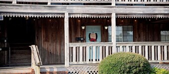 Western Themed 1 bedroom, great location.