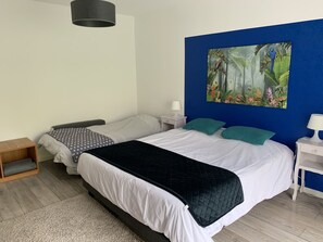 1 camera, ferro/asse da stiro, lenzuola