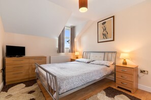 3 bedrooms, iron/ironing board, free WiFi, bed sheets