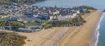 Arcadia House - Close to Beaches, Harbour and Town