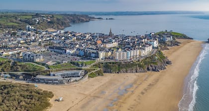 Arcadia House - Close to Beaches, Harbour and Town