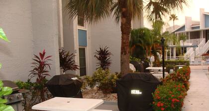 Madeira Beach Florida Vacation Rentals - ROYAL REXHOST RESORTS - Yacht Club