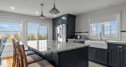 Nonquit Cottage by Sakonnet Farm & Stays