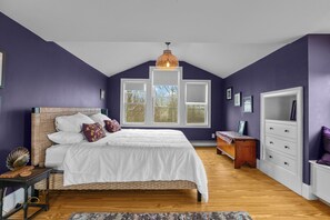 3 bedrooms, desk, iron/ironing board, travel cot - Nonquit Cottage by Sakonnet Farm & Stays (Tiverton)