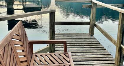 Riverfront House near Cow Shoals - King bed & WiFi
