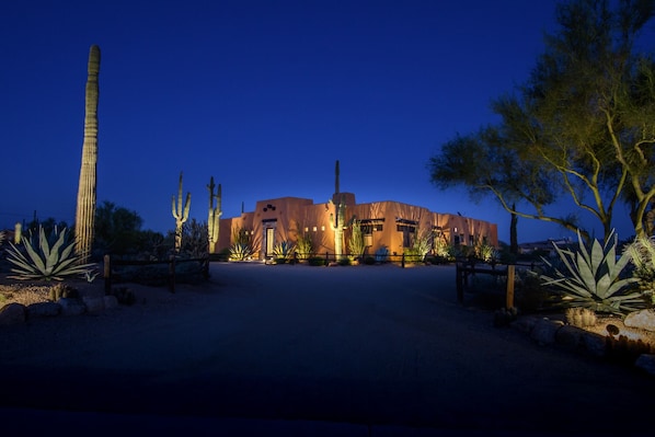 Exterior - Private Desert Oasis with Pool & Hot Tub, Game Room | Family & Pet Friendly (Scottsdale)