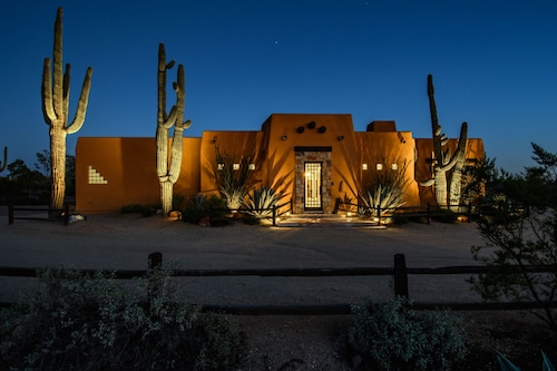 Private Desert Oasis with Pool & Hot Tub, Game Room | Family & Pet Friendly