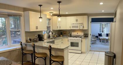 Relaxing family New Seabury home on cul-de-sac steps from Pond & Golf Course