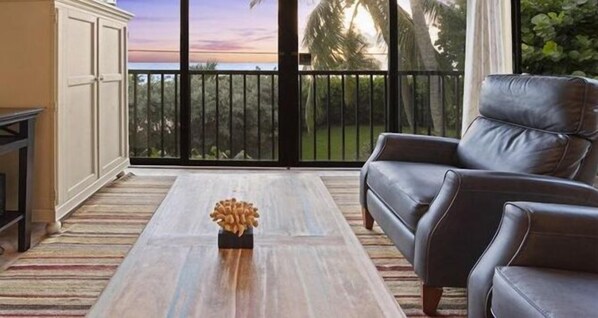 Smart TV, reproductor de DVD y libros 