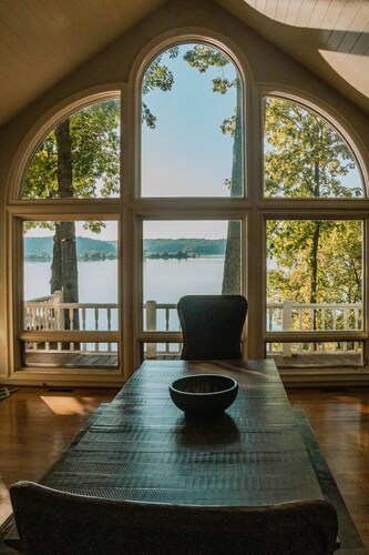 Incredible Views, Lakefront, Room for Everyone