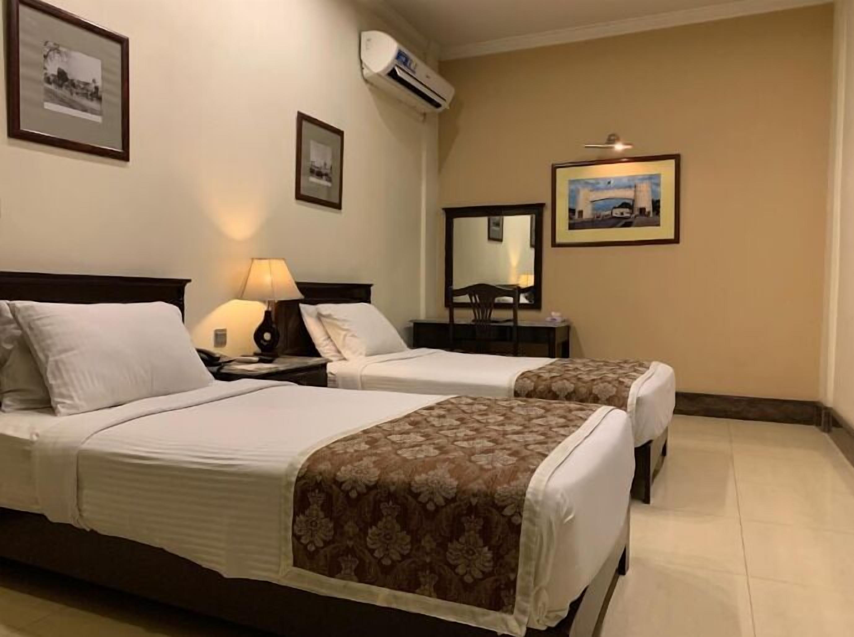 deluxe double or twin room | iron/ironing board, free wifi, bed sheets
