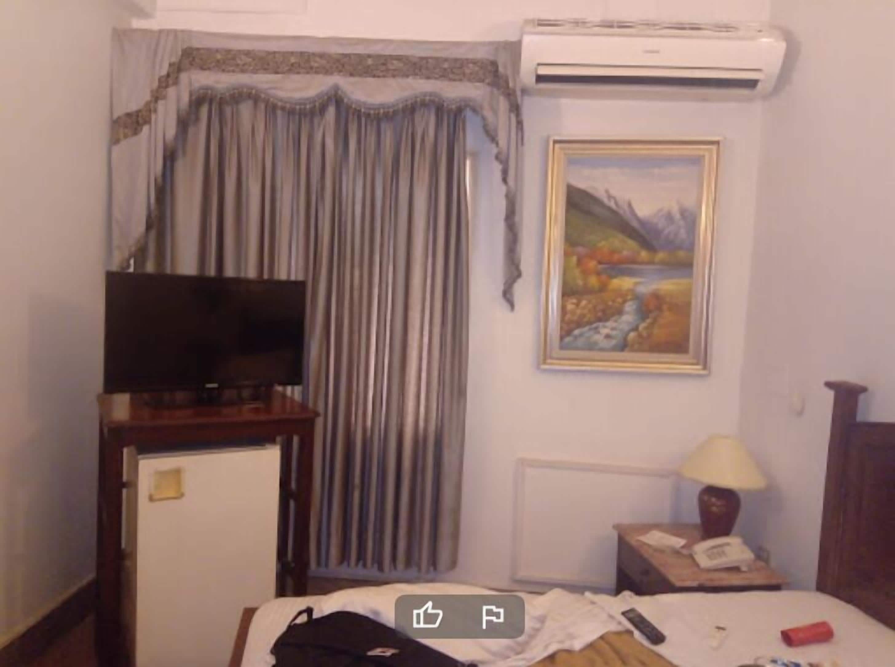 deluxe double or twin room | iron/ironing board, free wifi, bed sheets