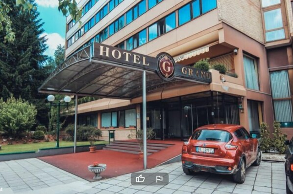 Exterior - Hotel Grand (Peshawar)