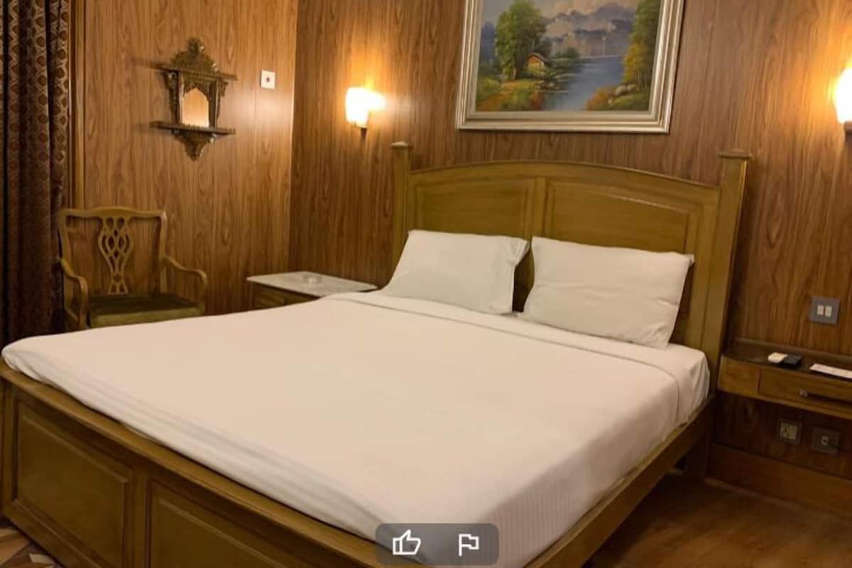 Deluxe Double or Twin Room | Iron/ironing board, free WiFi, bed sheets