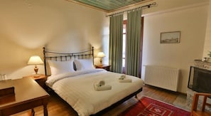Deluxe Double Room, 1 Bedroom | Soundproofing, free WiFi, bed sheets - Arkefthos Mountain Hotel (Zagori)
