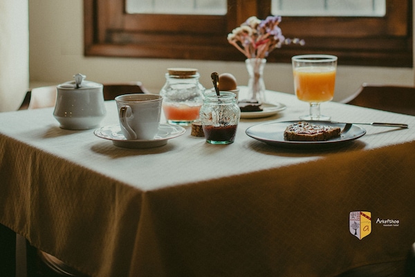 Her gün ücretsiz kontinental kahvaltı