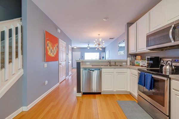 Køleskab, mikrobølgeovn, ovn, kogeplade