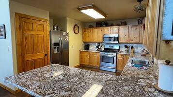 Coffee/tea maker, fridge, microwave, oven