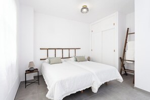 2 chambres, fer et planche à repasser, Wi-Fi, draps fournis