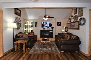 TV connectée, cheminée, lecteur de DVD